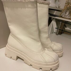 Asos gorgeous non-slip cozy boots in great conditions